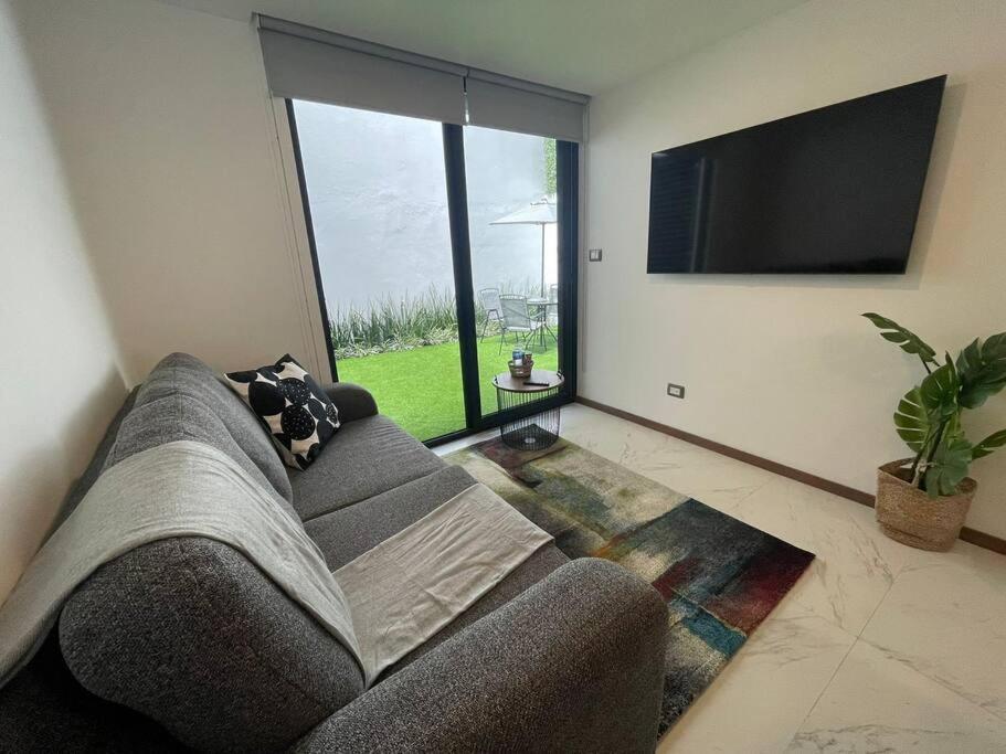 Excelente Departamento C/jardin. Apartment *